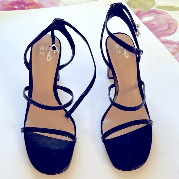 Black strappy shoes with ankle strap - Picture 2 of 5